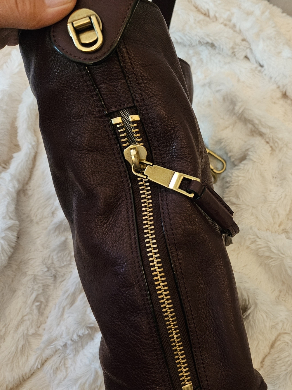 Fossil☆Leather Hobo Bag in Deep Burgundy - Picture 4 of 13